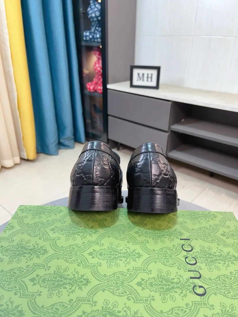 Factory price 500🌹🌹 [GUCCI Gucci] A new style of formal men's leather shoes is coming~ The original quality upper is made of cowhide imported from Italy + soft and delicate leather, comfortable and soft first-layer cowhide lining, rubber wear-resistant outsole, the shoe shape is dignified and domineering, and the luxury charm cannot be concealed! The natural and free nouveau riche leads the trend. Code number: 38-44